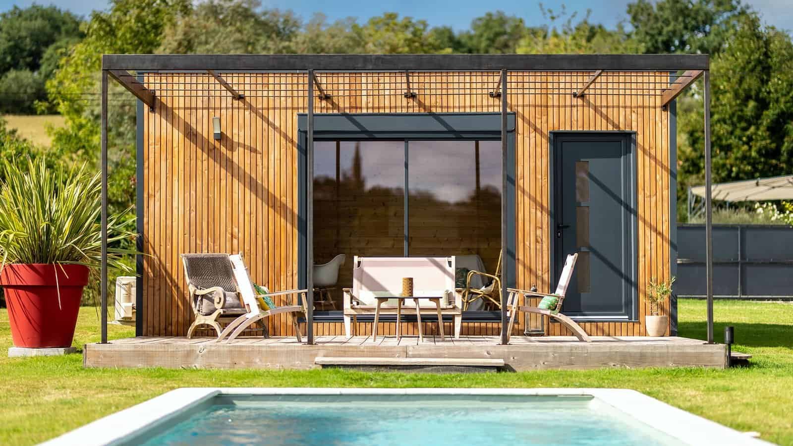 Studio de jardin avec piscine de face