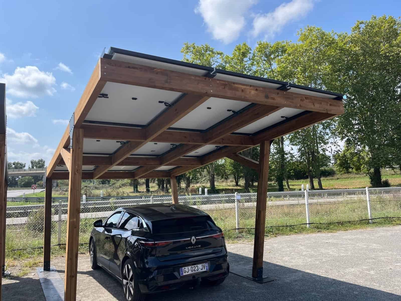 carport avec panneaux photovoltaiques