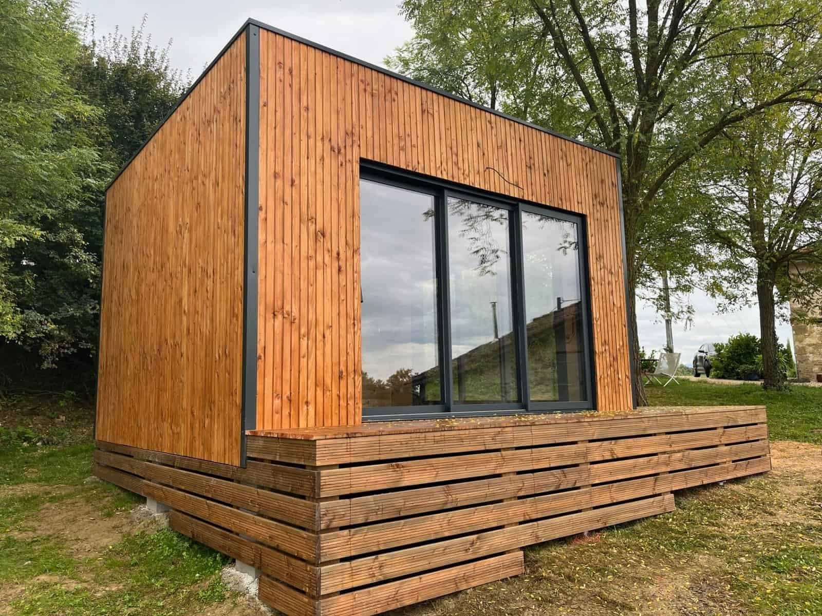 CHALET DE JARDIN SOUS LES ARBRES